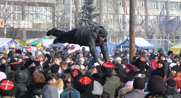 Масленичные гулянья на Театральной площади, Красноярск, 2012