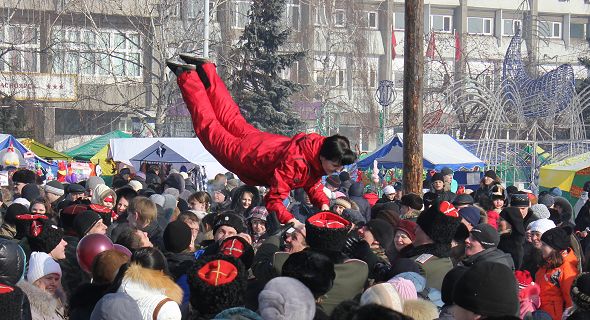 Масленичные гулянья на Театральной площади, Красноярск, 2012