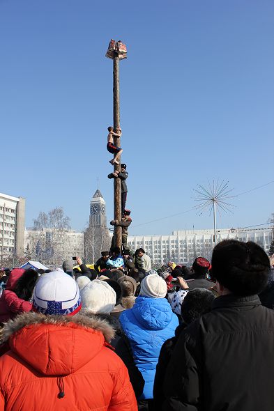 Масленичные гулянья на Театральной площади, Красноярск, 2012