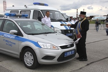 Освящение полицейских автомобилей