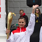 Мастер спорта по художественной гимнастике Полина Москалева, первый факелоносец красноярского этапа эстафеты огня Универсиады-2013